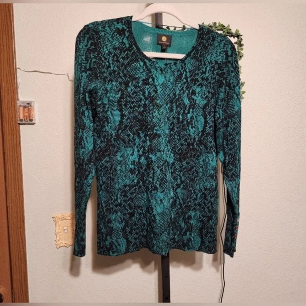 JM Collection Green/ Black Rayon Python-Print Buttoned-Cuff Sweater NWT Medium